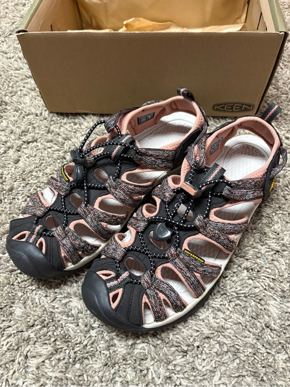 KEEN Women size 9.5 Pink and Black Closed-Toe Sandals whisper, raven/rose dawn